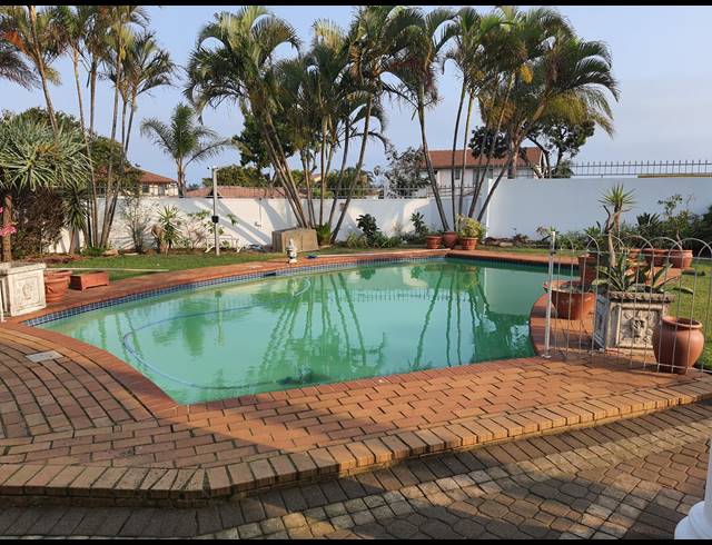 8 BEDROOM HOUSE FOR SALE IN LA LUCIA